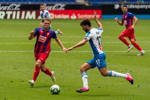 八卦媒体曝料 瓜迪奥拉外遇对象出席太太团合影