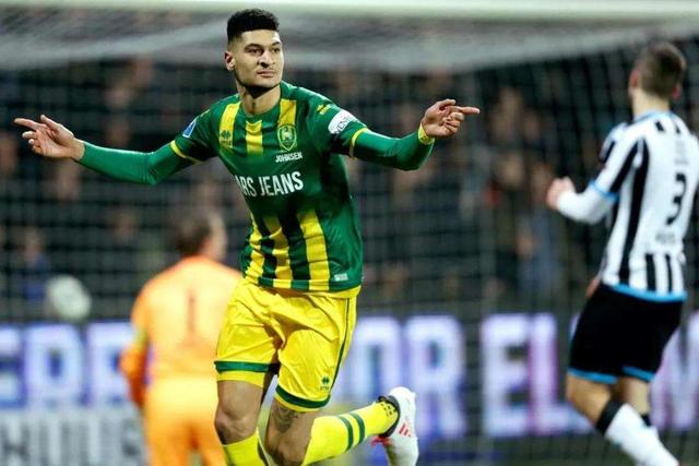 李晓旭迎来CBA生涯700场里程碑 身前只剩周鹏